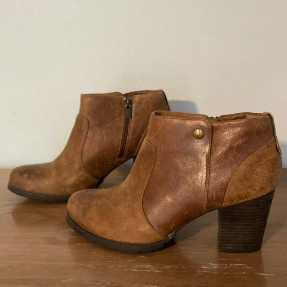 Clarks Tan Distressed Leather ankle boot sz 10